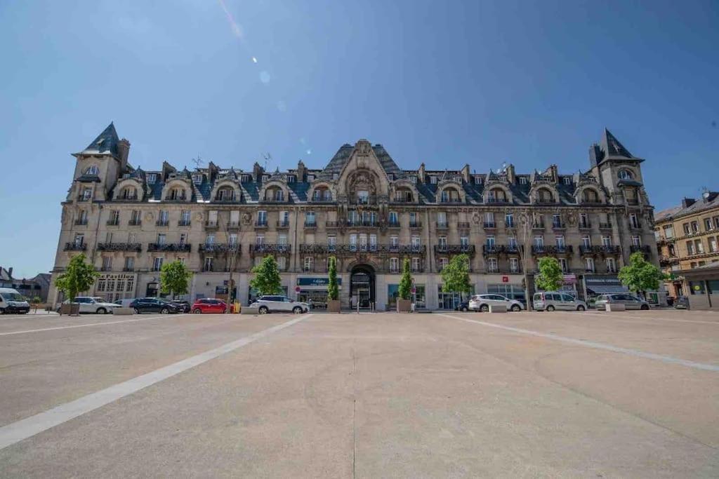 La Suite 7 Gite Urbain Charleville-Mézières エクステリア 写真