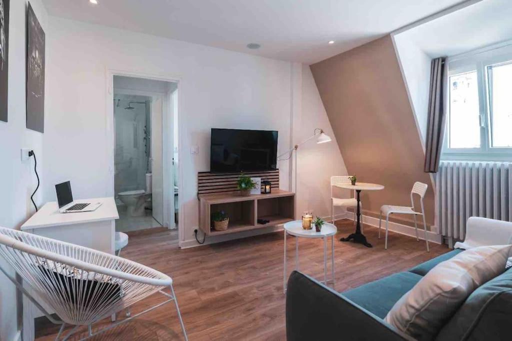 La Suite 7 Gite Urbain Charleville-Mézières エクステリア 写真