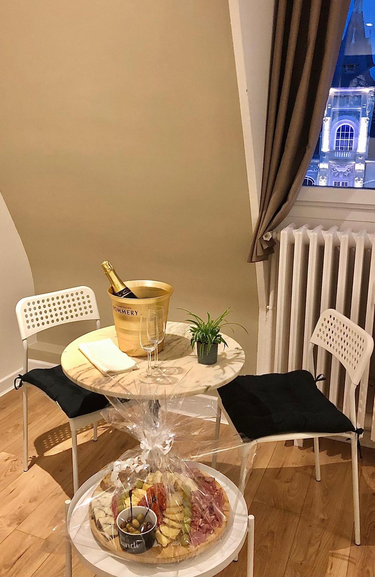 La Suite 7 Gite Urbain Charleville-Mézières エクステリア 写真
