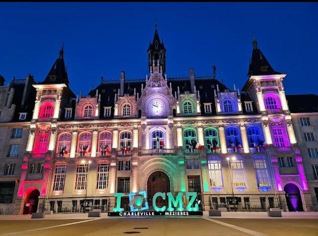 La Suite 7 Gite Urbain Charleville-Mézières エクステリア 写真