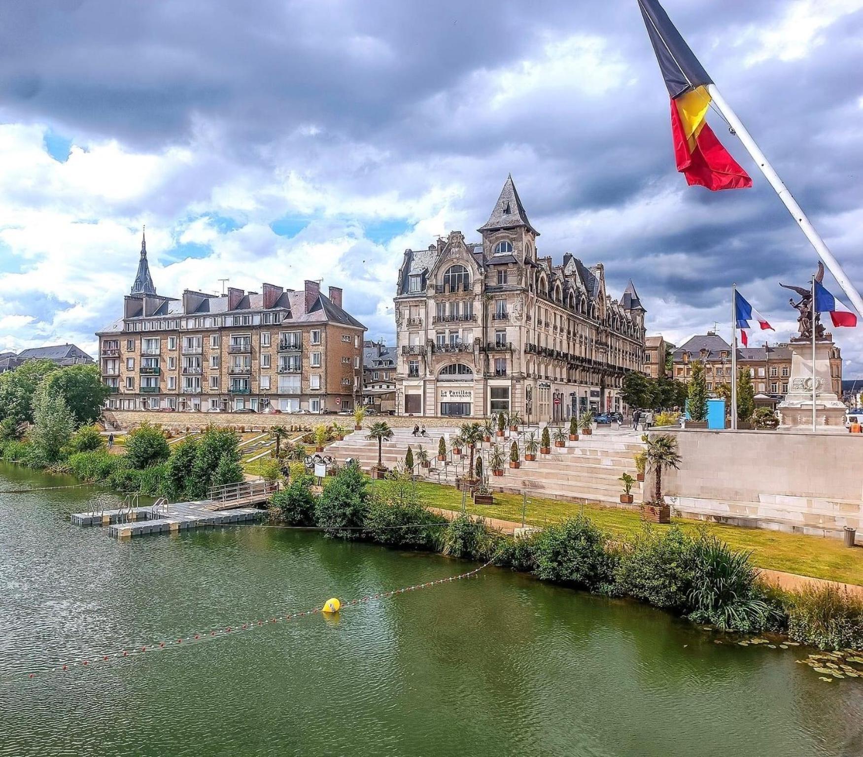 La Suite 7 Gite Urbain Charleville-Mézières エクステリア 写真